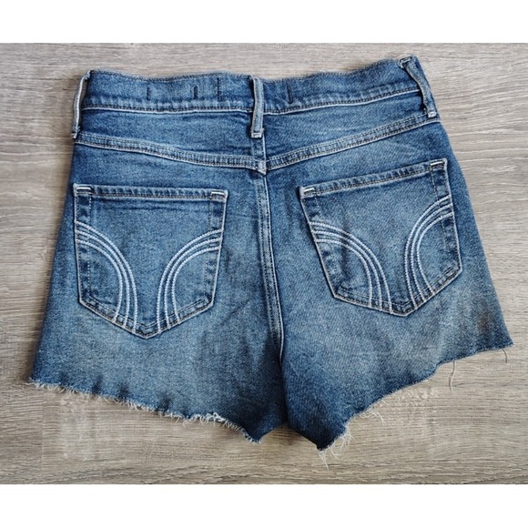 Hollister Juniors Distressed Ultra High Rise Short Short Size 5 w27 *** - Picture 2 of 9